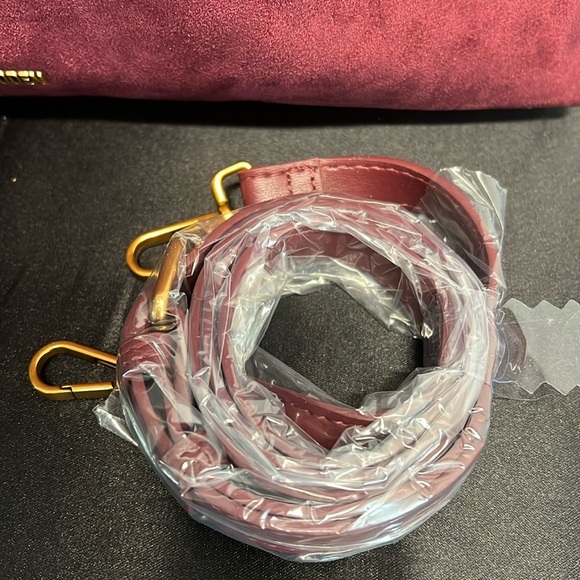 Steve Madden | Bloodstone Hobo Bag w/ Extra Crossbody Bag & Strap. - Picture 6 of 15